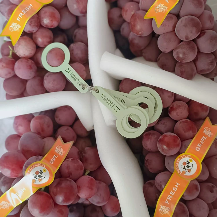 Uvas Red Globe frescas selecionadas da fazenda